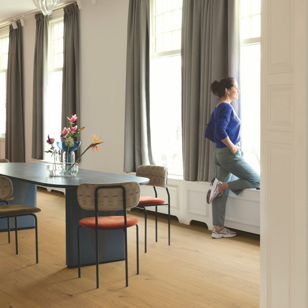 Interior Pictures AMT7446_Interior01.jpg