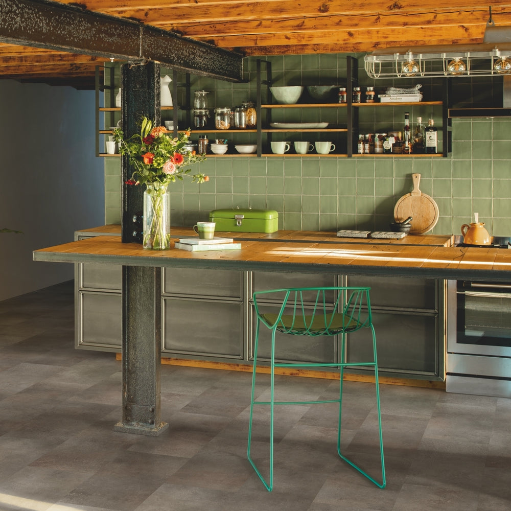 Interior Pictures AVSTU40235_Interior01.jpg