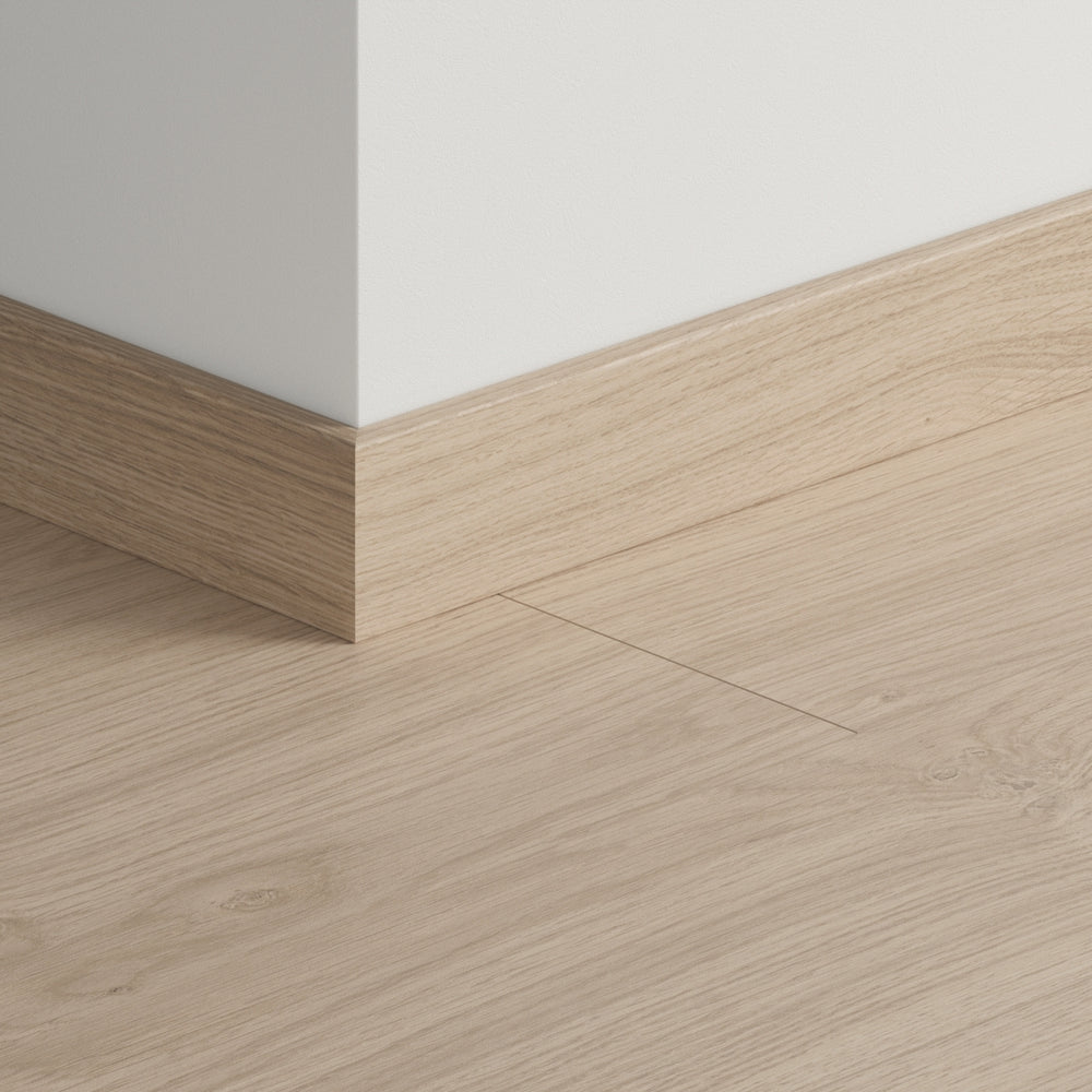 TopShots QSSK01304_QS_Laminate standard skirting_Installed_MAIN.jpg