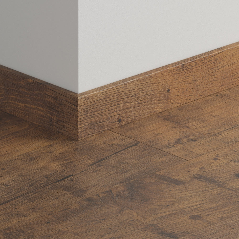 TopShots QSSK01157_QS_Laminate standard skirting_Installed_MAIN.jpg