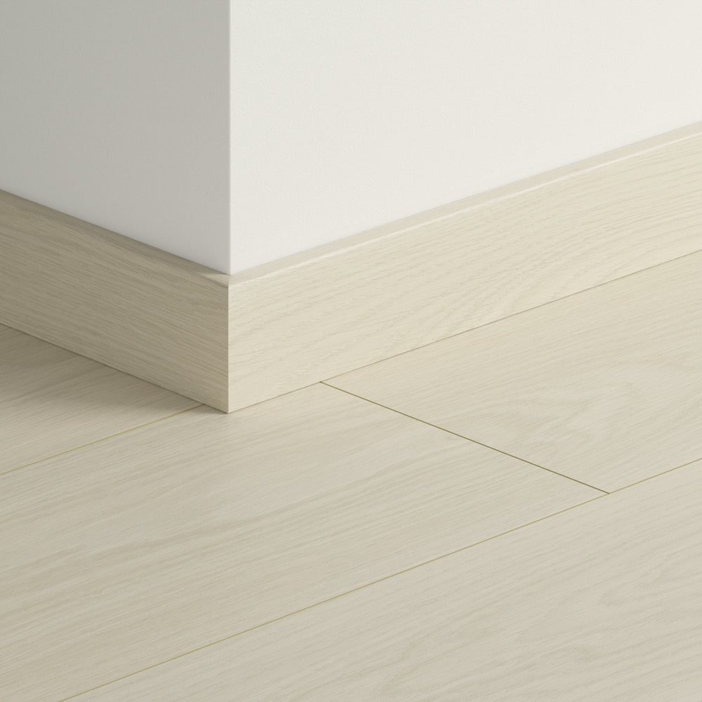 TopShots QSSK05795_QS_Laminate standard skirting_Installed_MAIN.jpg
