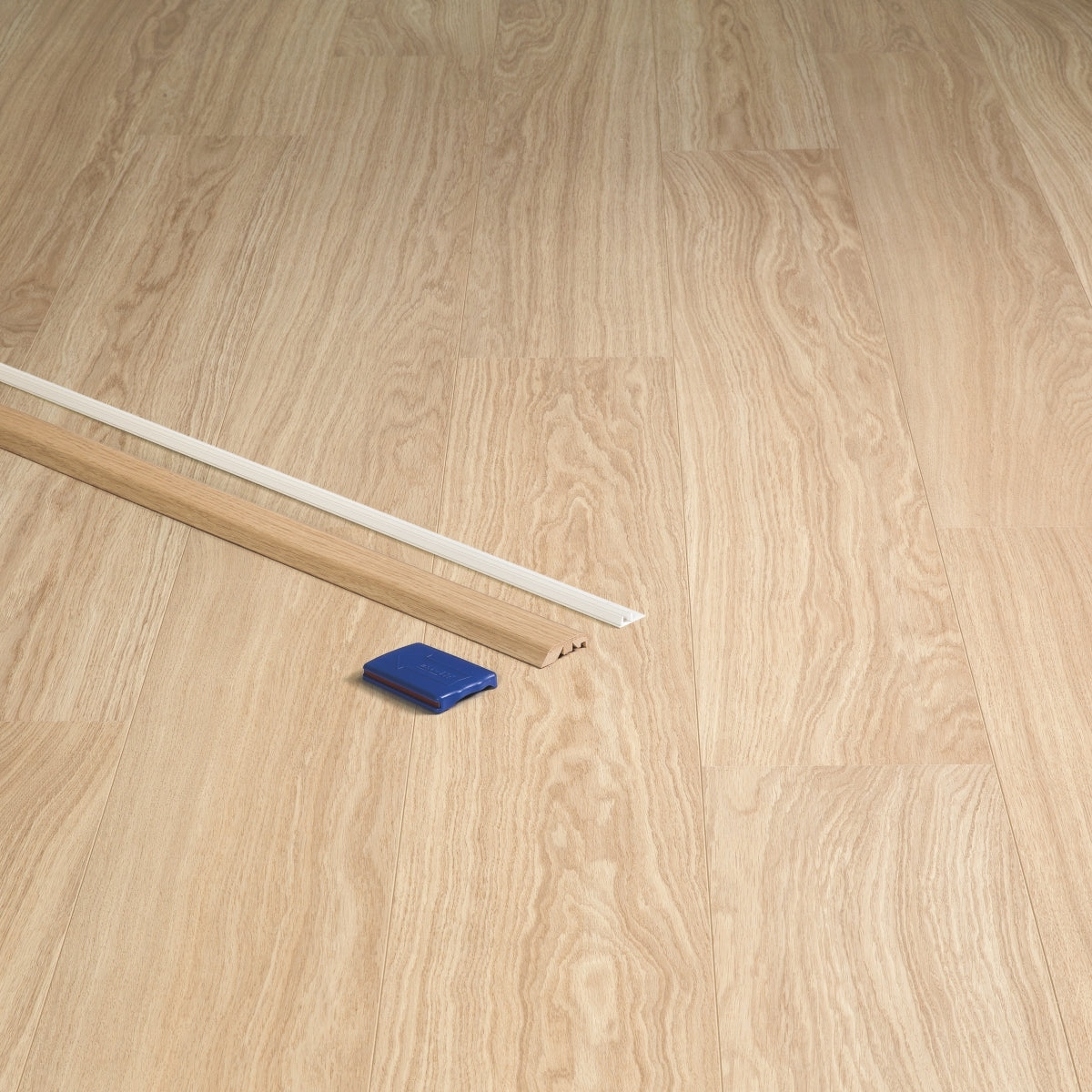 TopShots QSINCP03361_QS_Laminate incizo_Intersection_GENERIC_MAIN.jpg